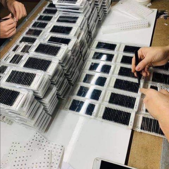 Single eyelashes extensions - Picture 3 of 3